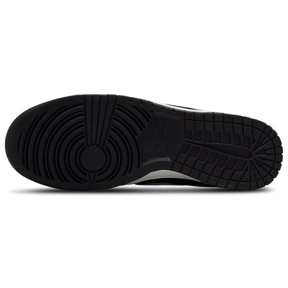 Nike Nike Dunk Low in Metallic Silver / Metallic Silver / Black