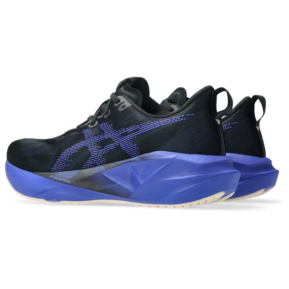 Asics Asics Novablast 5 in Black / Cobalt Burst