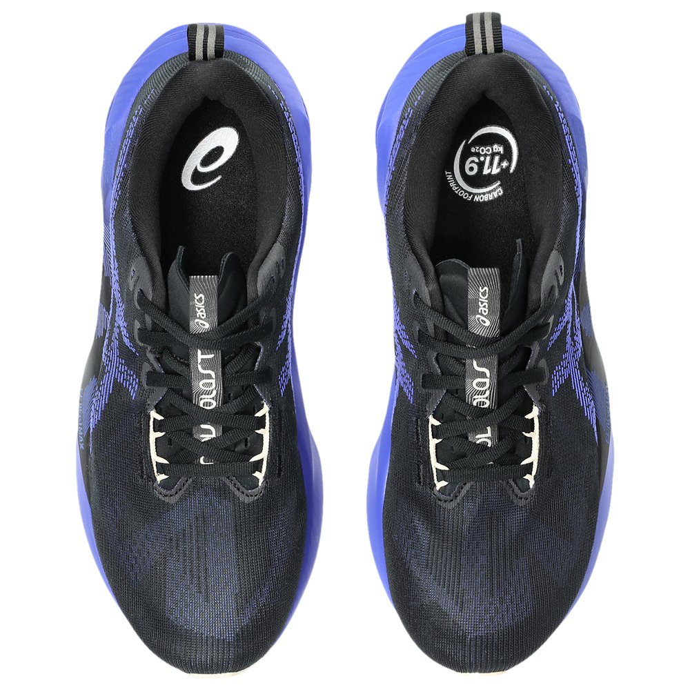 Asics Asics Novablast 5 in Black / Cobalt Burst