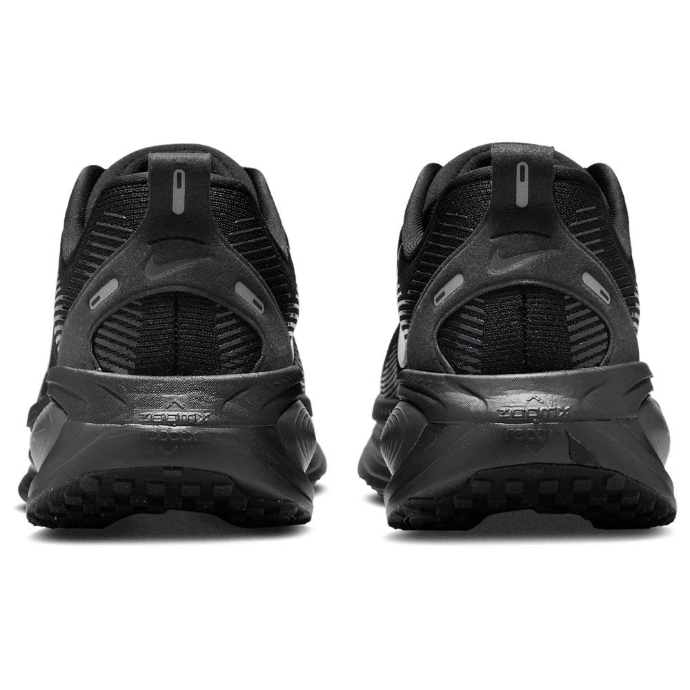 Nike Nike Vomero 18 in Black / Black / Dk Smoke Grey