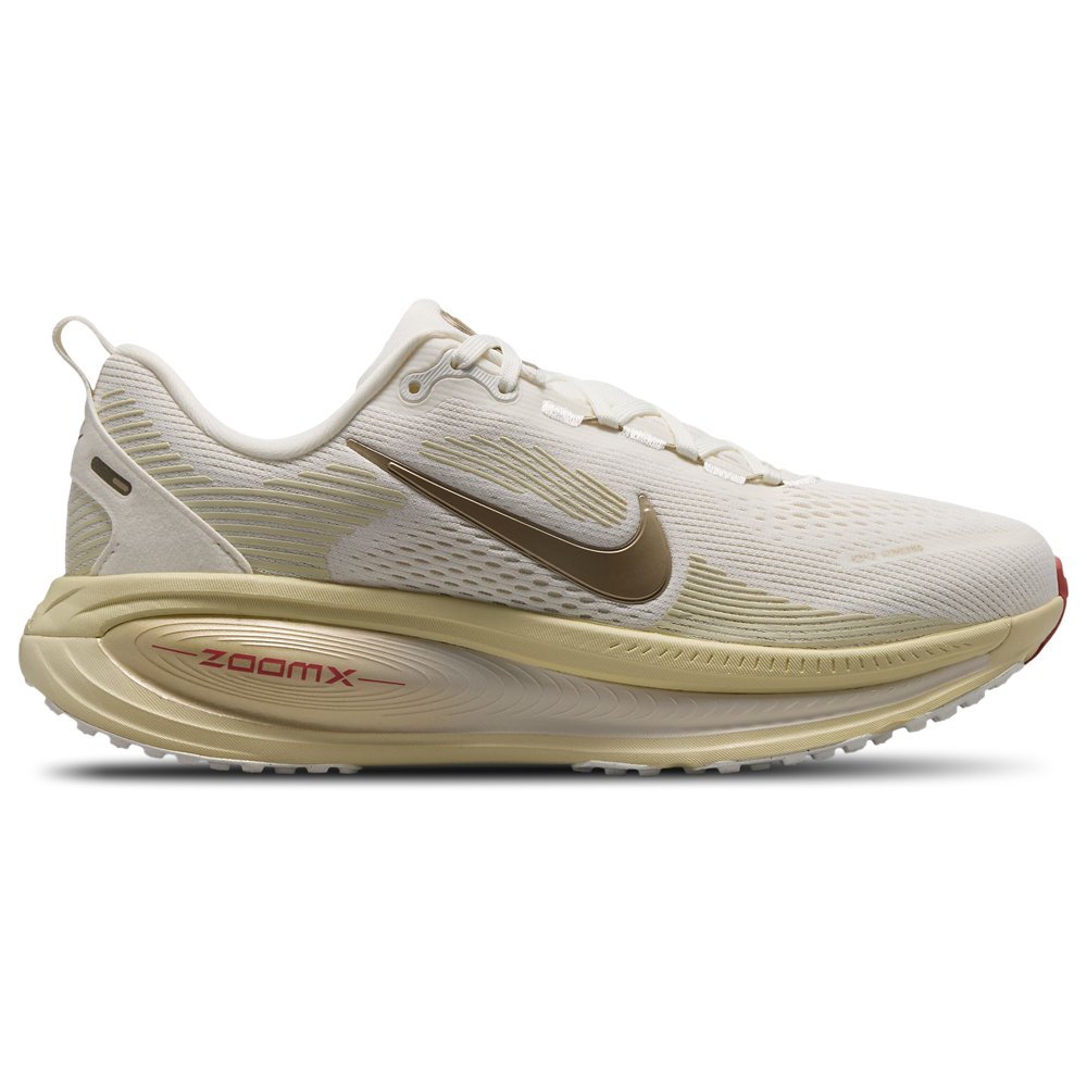 Nike Nike Vomero 18 in Sail / Metallic Gold Grain / Light Khaki