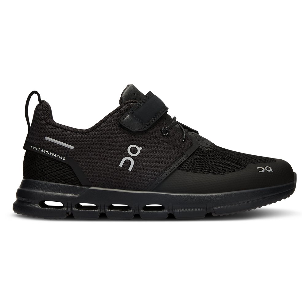On On Cloud Play in Black / Black