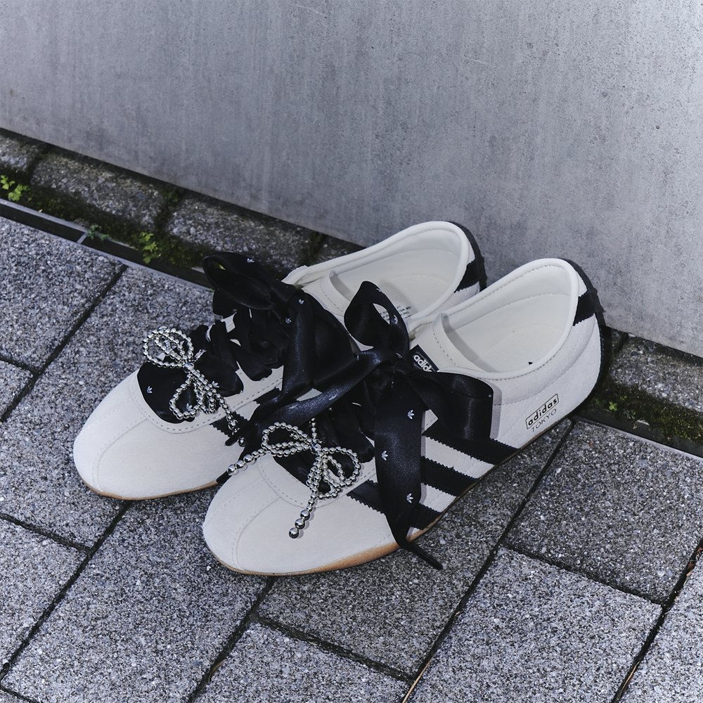 adidas adidas Originals Ribbon Laces & Charms in Black / Black